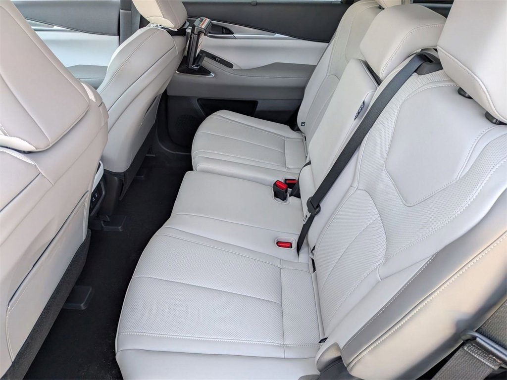 New 2026 INFINITI QX60 Luxe w/ Family Package image 28