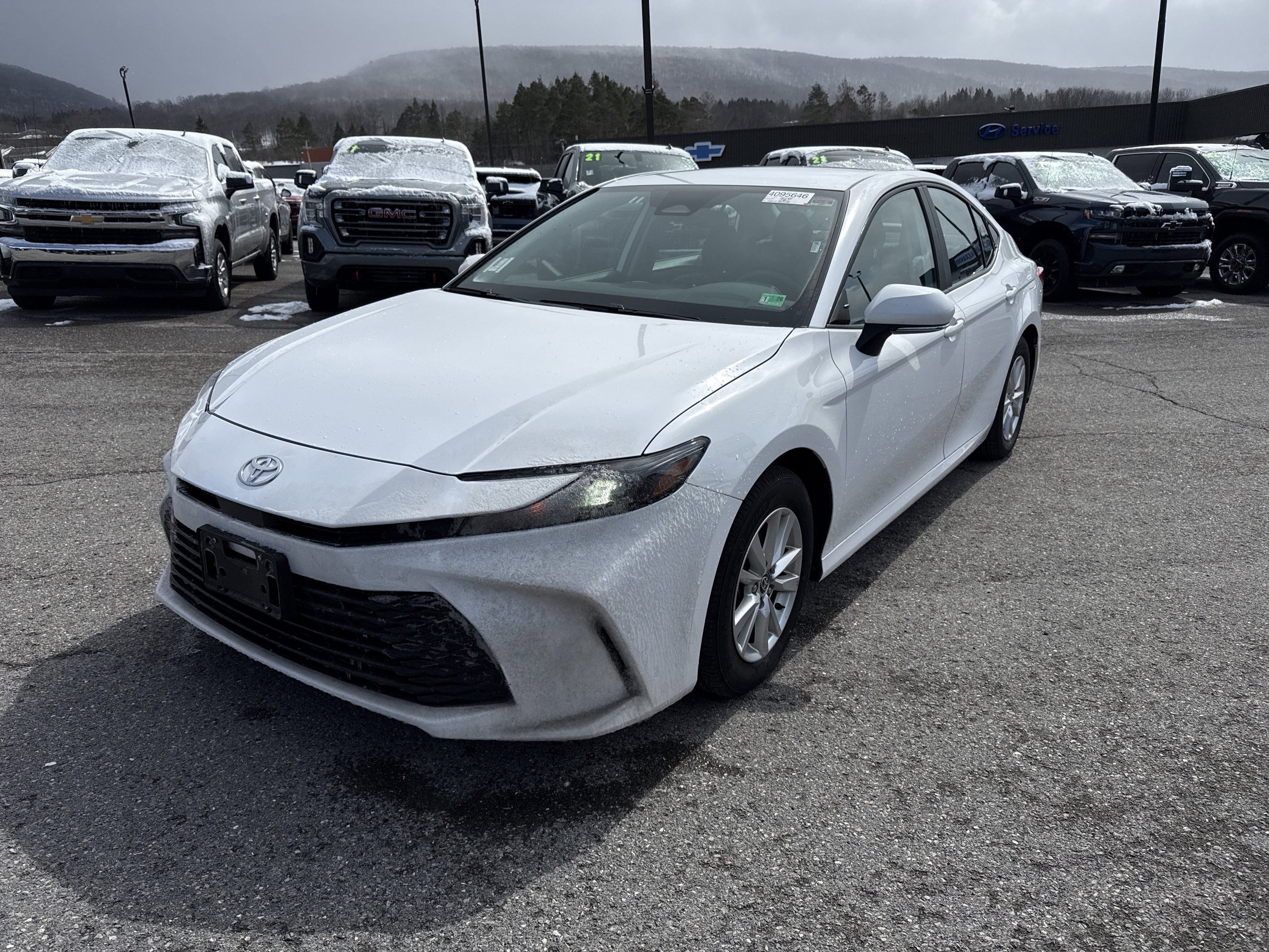 Used 2025 Toyota Camry LE FWD image 8
