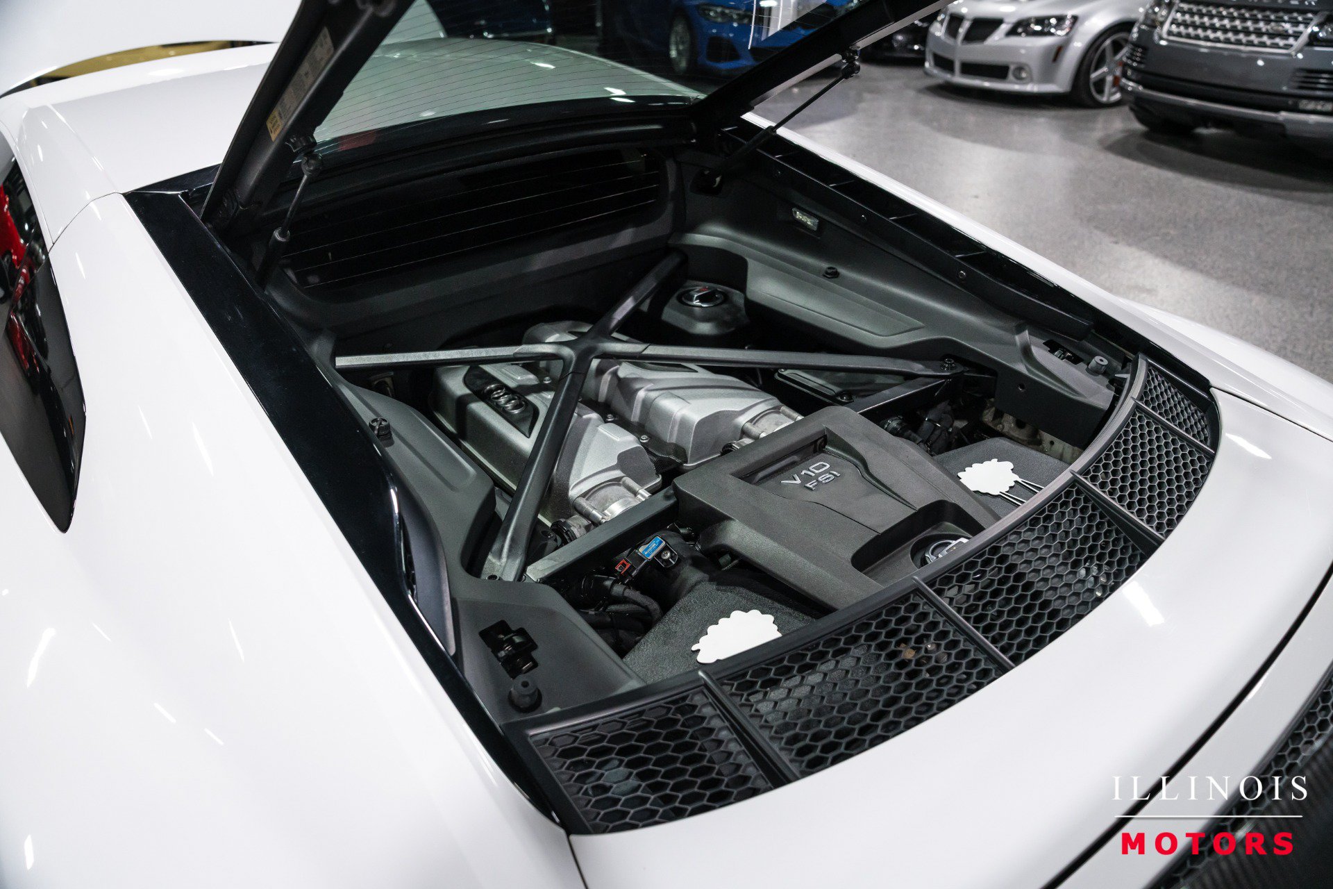 Used 2018 Audi R8 V10 w/ Premium Package RWD image 32