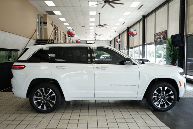 Used 2023 Jeep Grand Cherokee Overland image 18