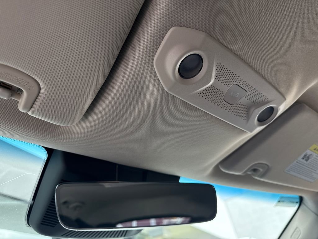 New 2025 VinFast VF 8 Eco AWD/4WD image 27