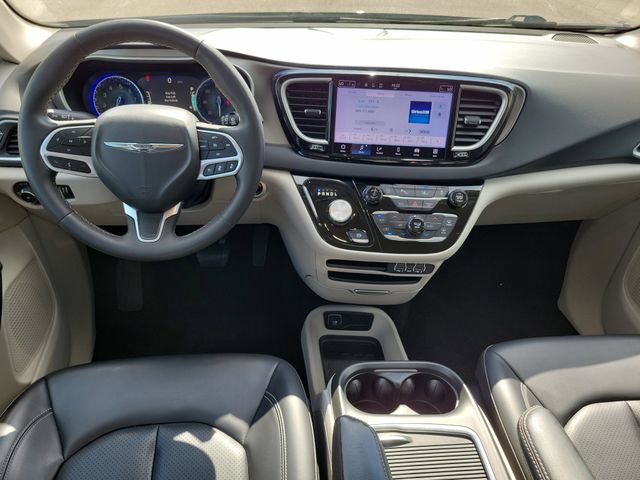 Used 2023 Chrysler Pacifica Touring-L FWD image 21