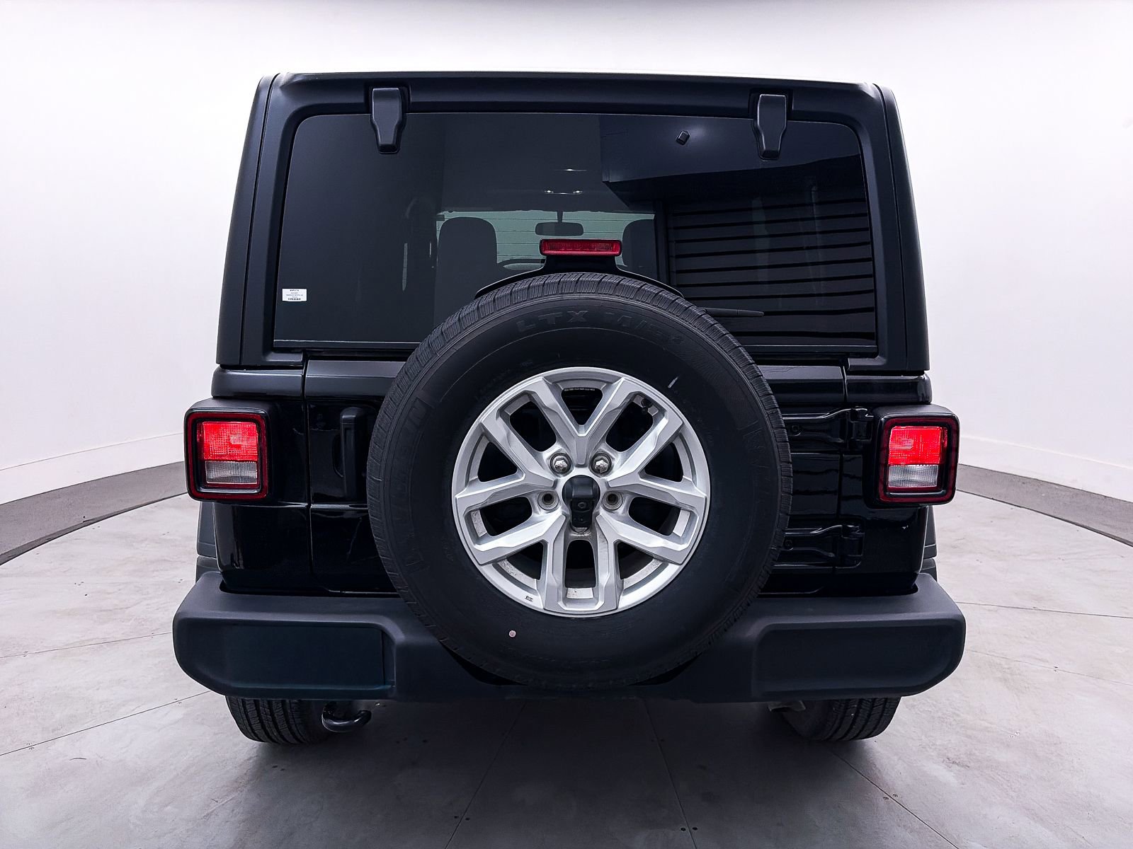 Used 2023 Jeep Wrangler Sport S image 12