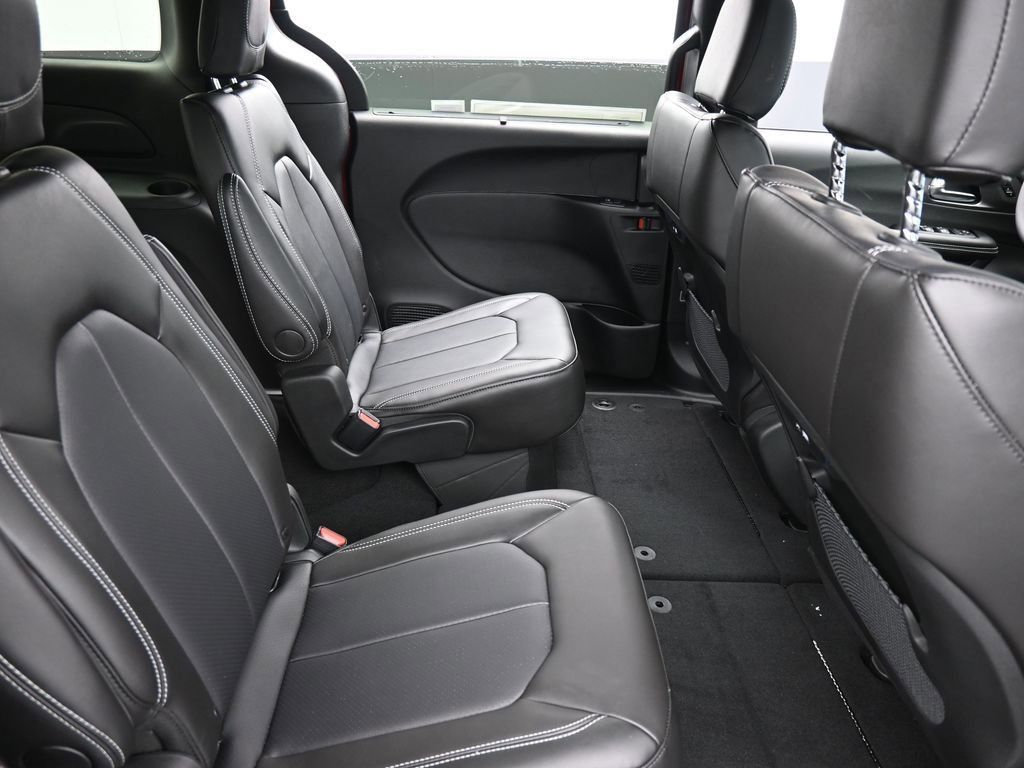 New 2026 Chrysler Pacifica Select w/ S Appearance Package image 15