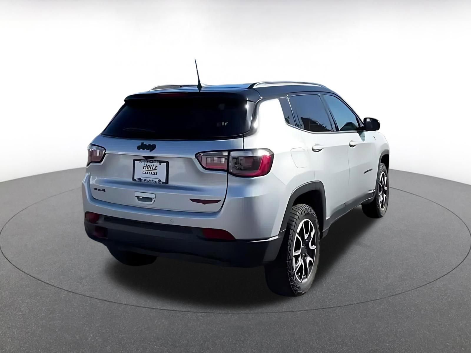 Used 2025 Jeep Compass Trailhawk image 12