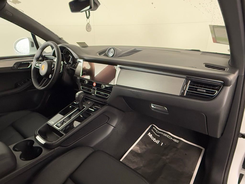 New 2026 Porsche Macan image 19
