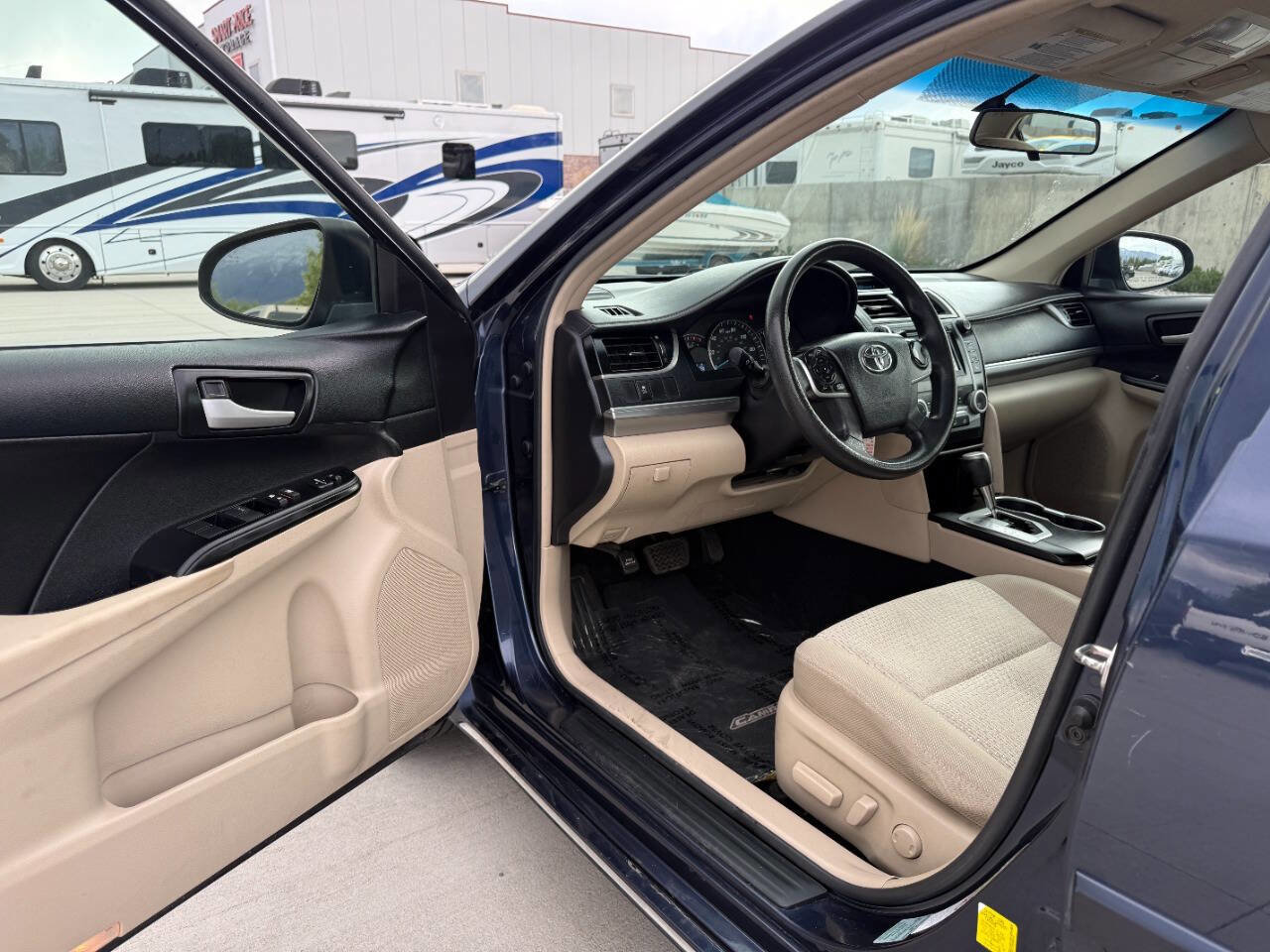 Used 2014 Toyota Camry LE FWD image 13