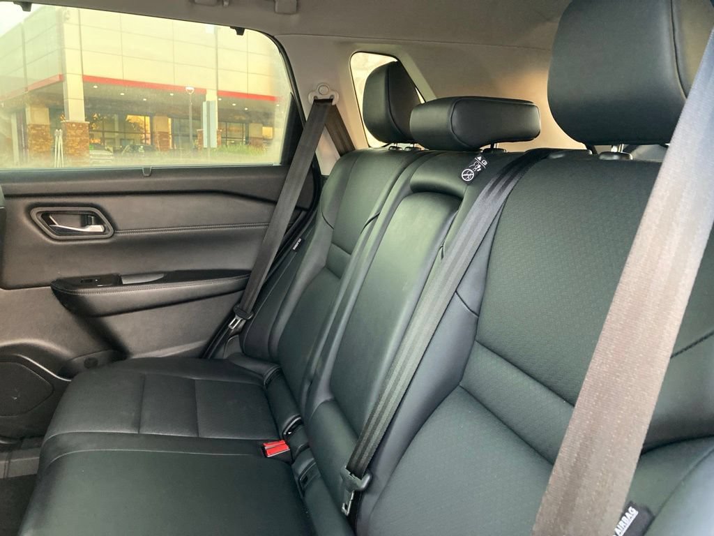Used 2025 Nissan Rogue SV w/ SV Premium Package FWD image 11