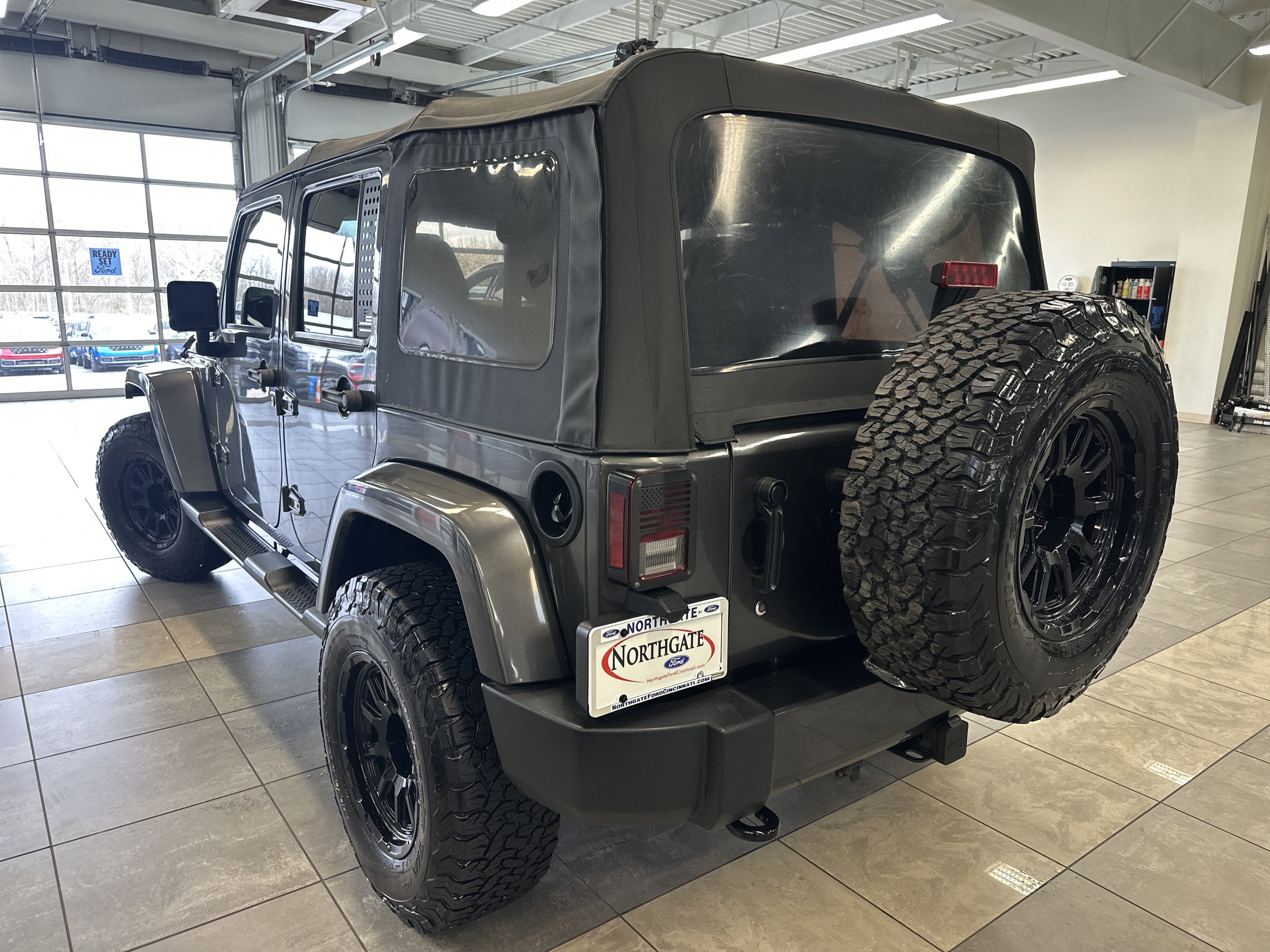 Used 2016 Jeep Wrangler Unlimited Sahara w/ Dual Top Group image 14