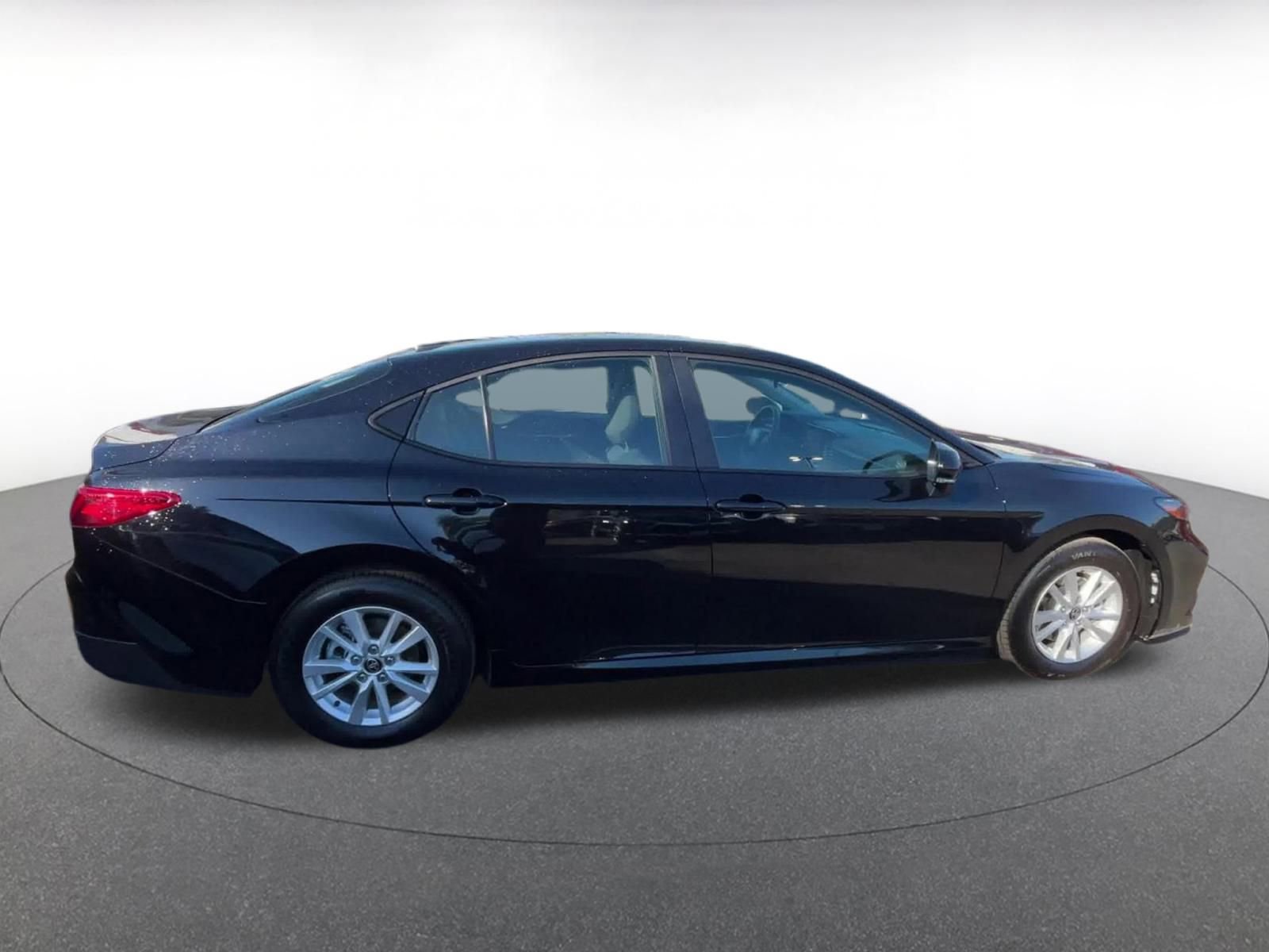 Used 2025 Toyota Camry LE image 16