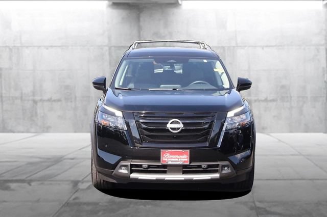 Certified 2025 Nissan Pathfinder SL w/ Black Appearance Package AWD/4WD image 4