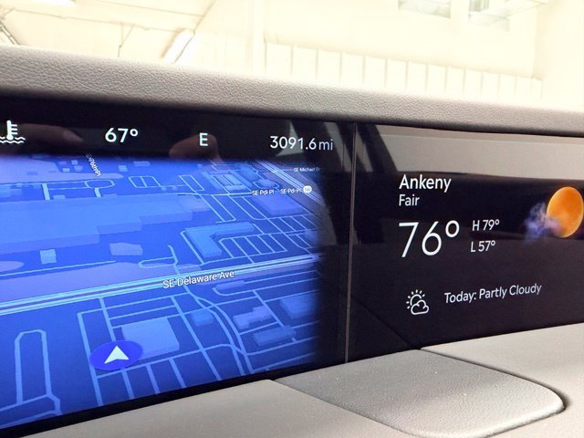Used 2026 Lincoln Nautilus Reserve AWD/4WD image 11
