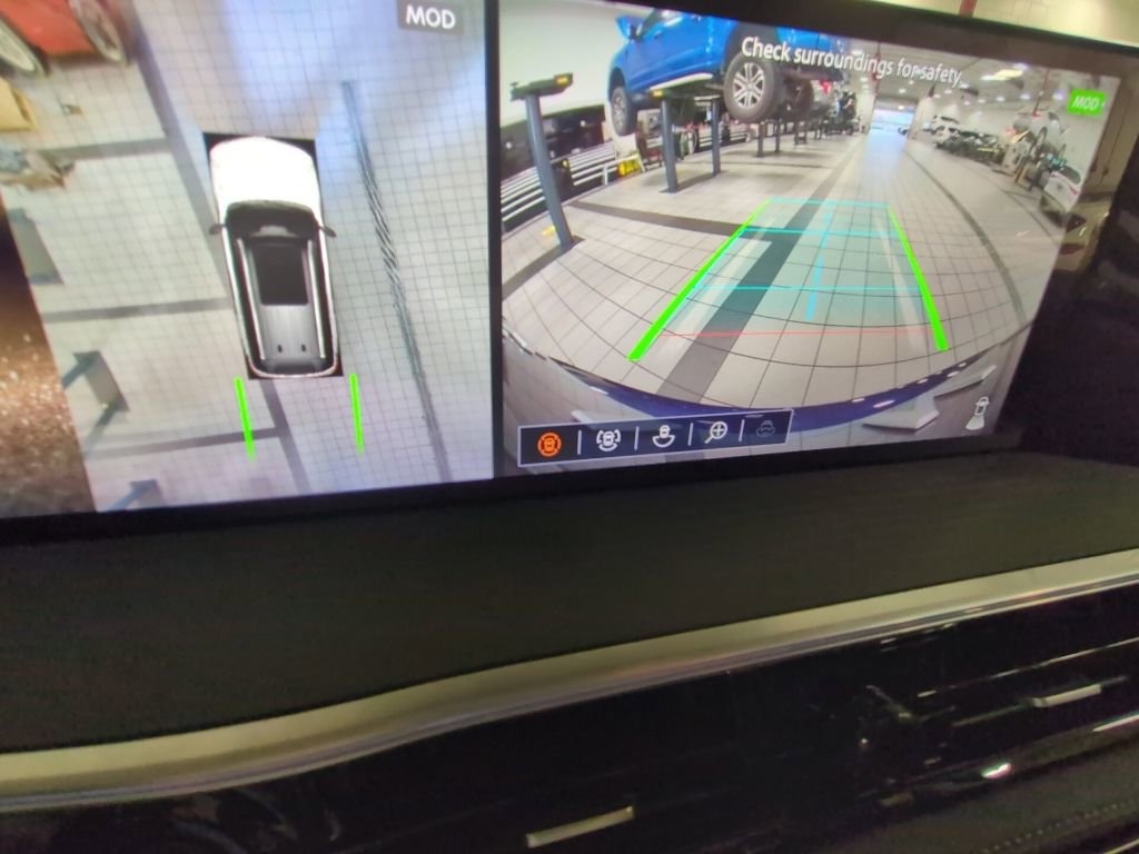 Used 2025 INFINITI QX80 Sensory image 7