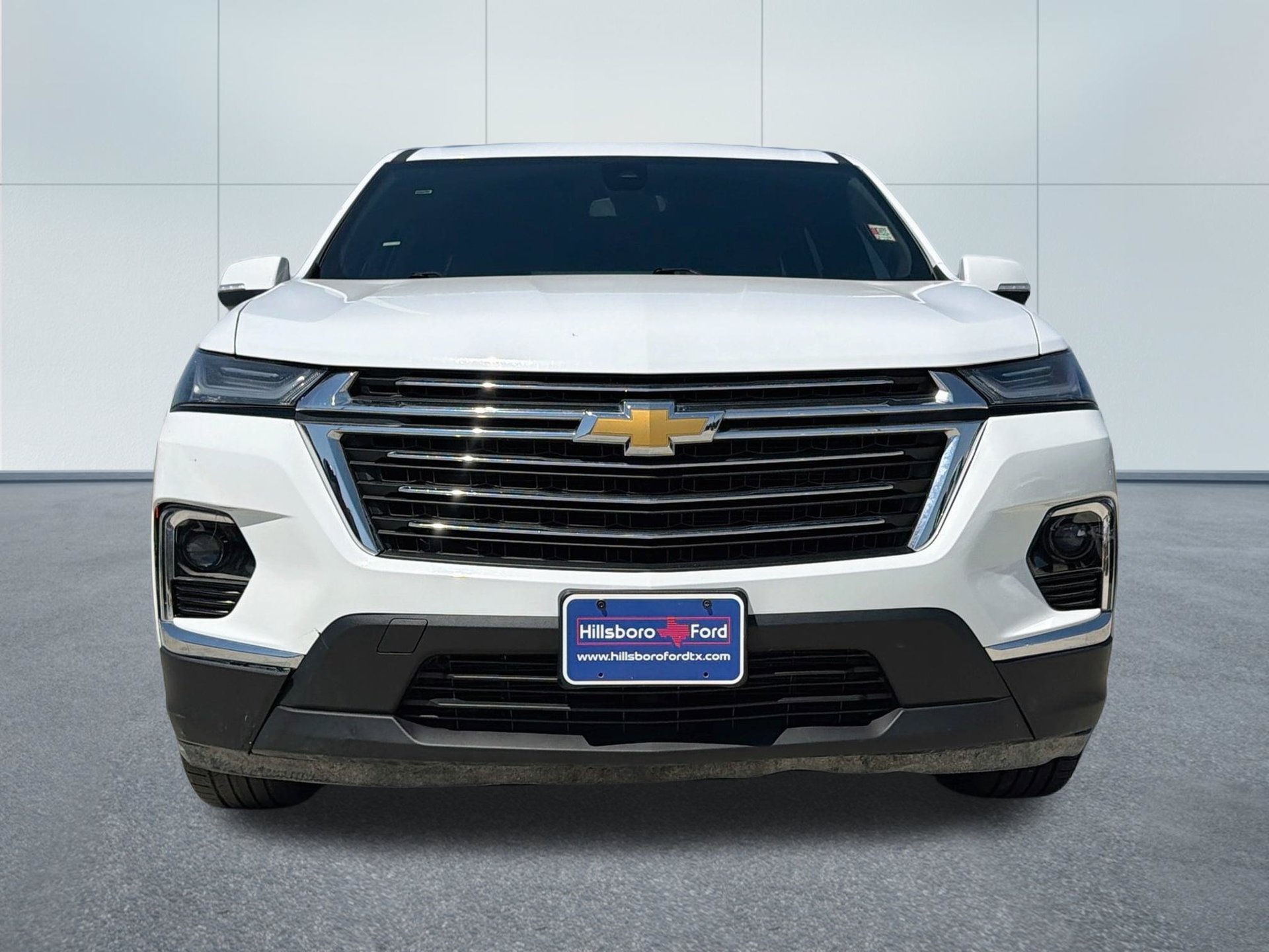 Used 2022 Chevrolet Traverse LT FWD image 2