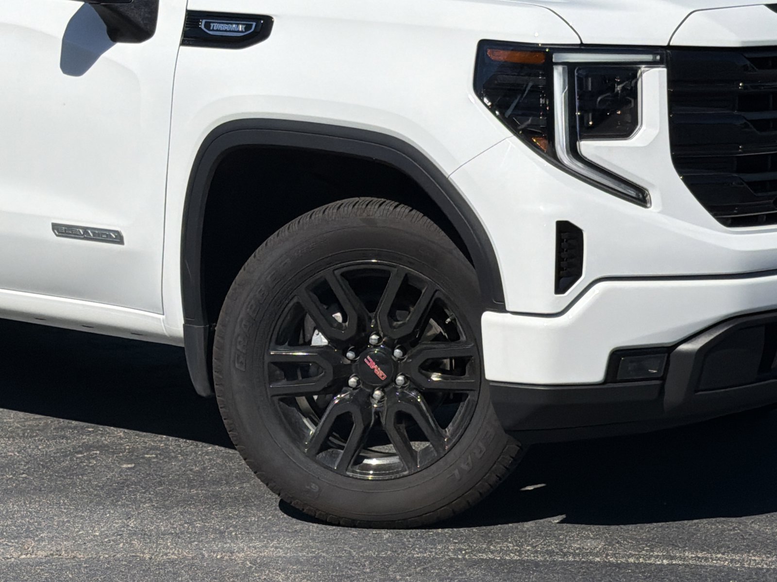 Used 2024 GMC Sierra 1500 Elevation AWD/4WD image 3