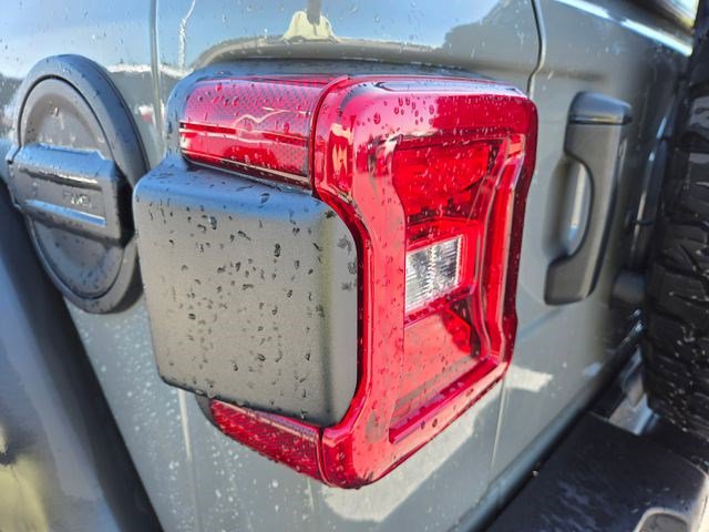 Used 2022 Jeep Wrangler Unlimited Rubicon w/ LED Lighting Group AWD/4WD image 11