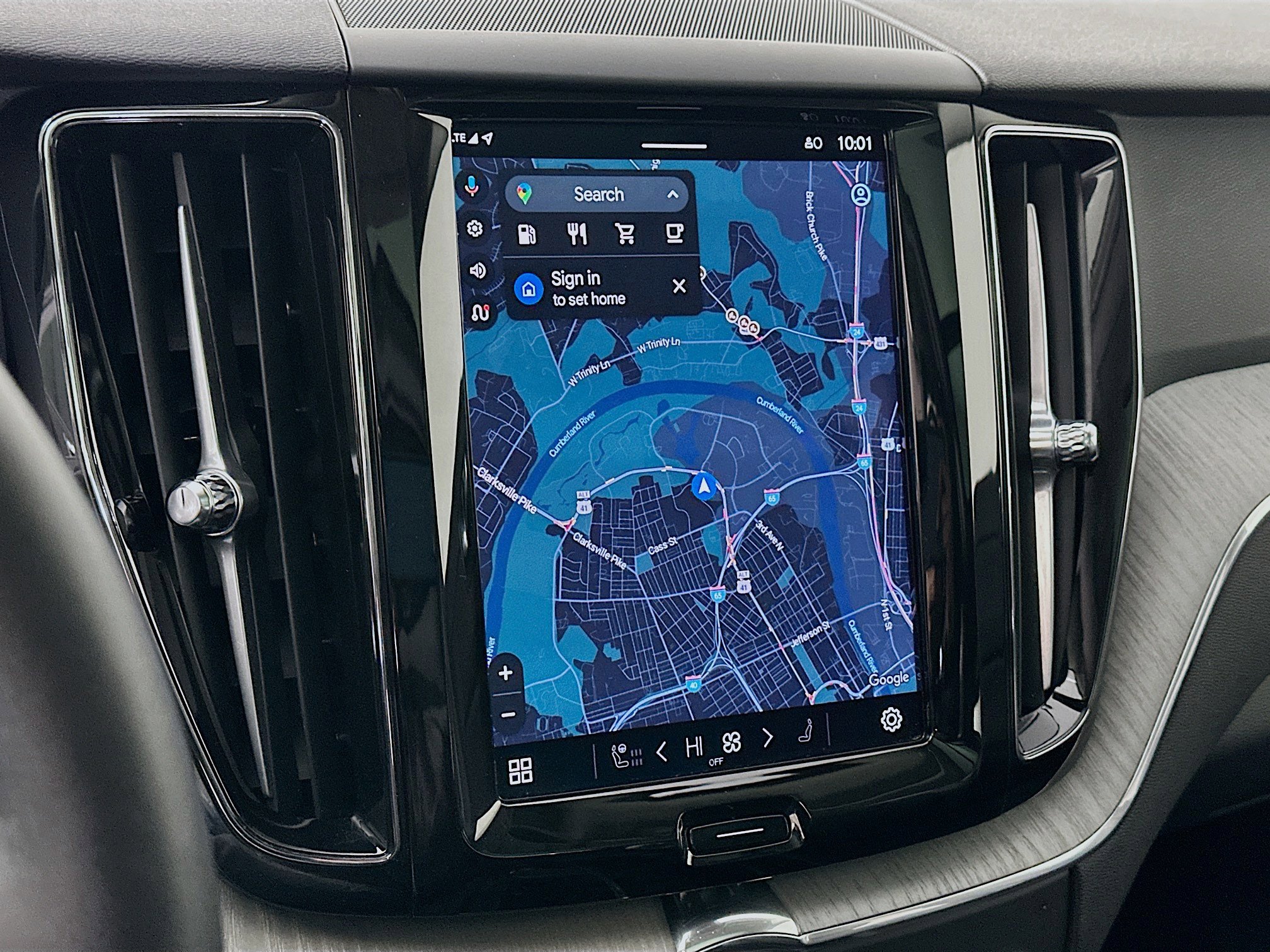 Used 2025 Volvo XC60 B5 Plus image 22