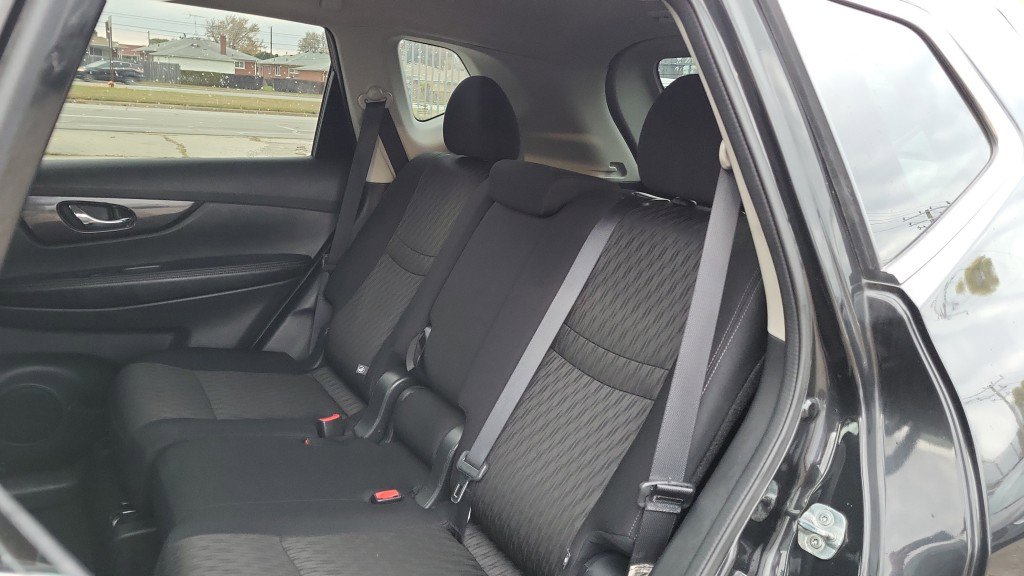 Used 2018 Nissan Rogue S image 25