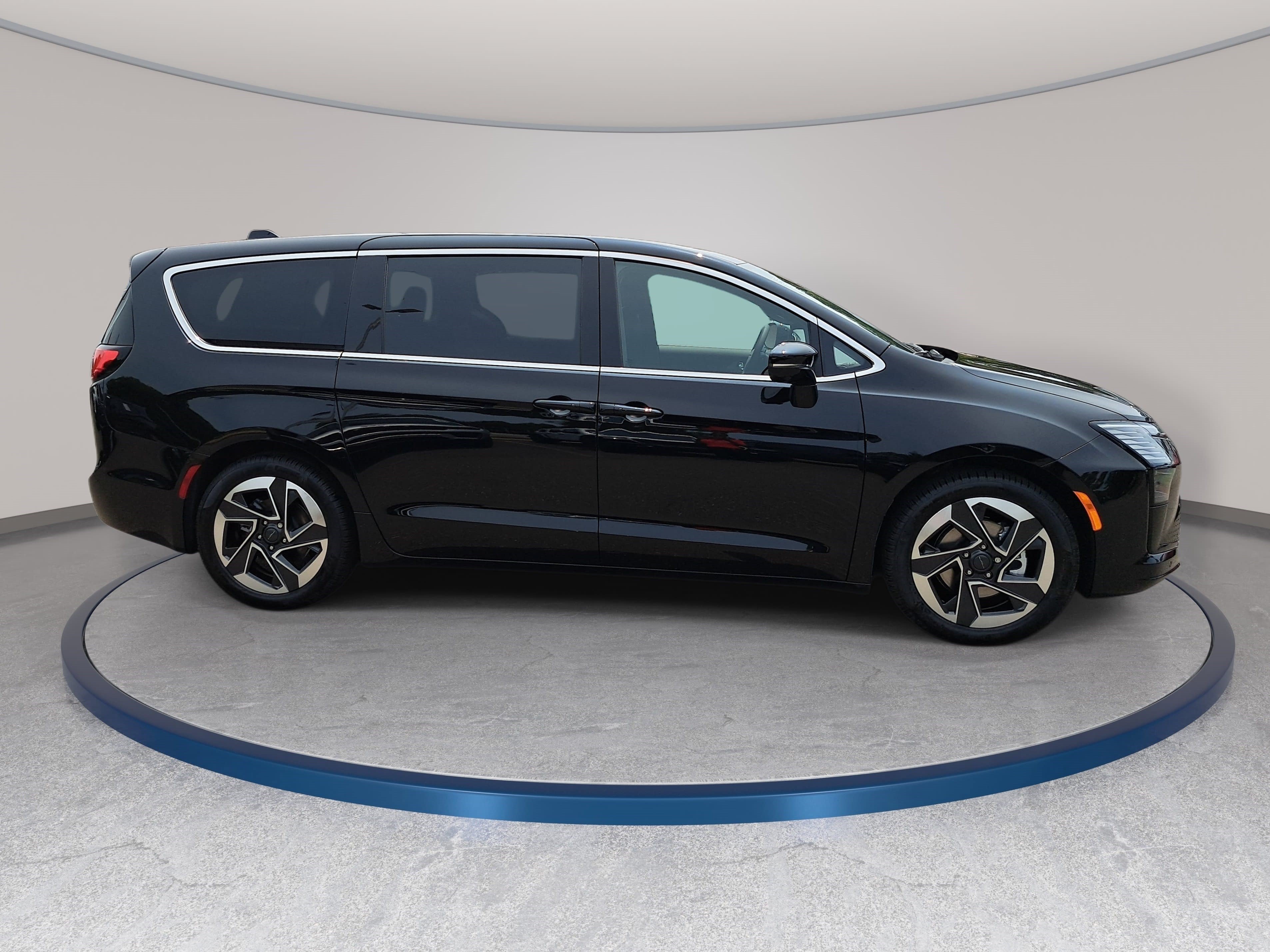 New 2027 Chrysler Pacifica Limited FWD image 4