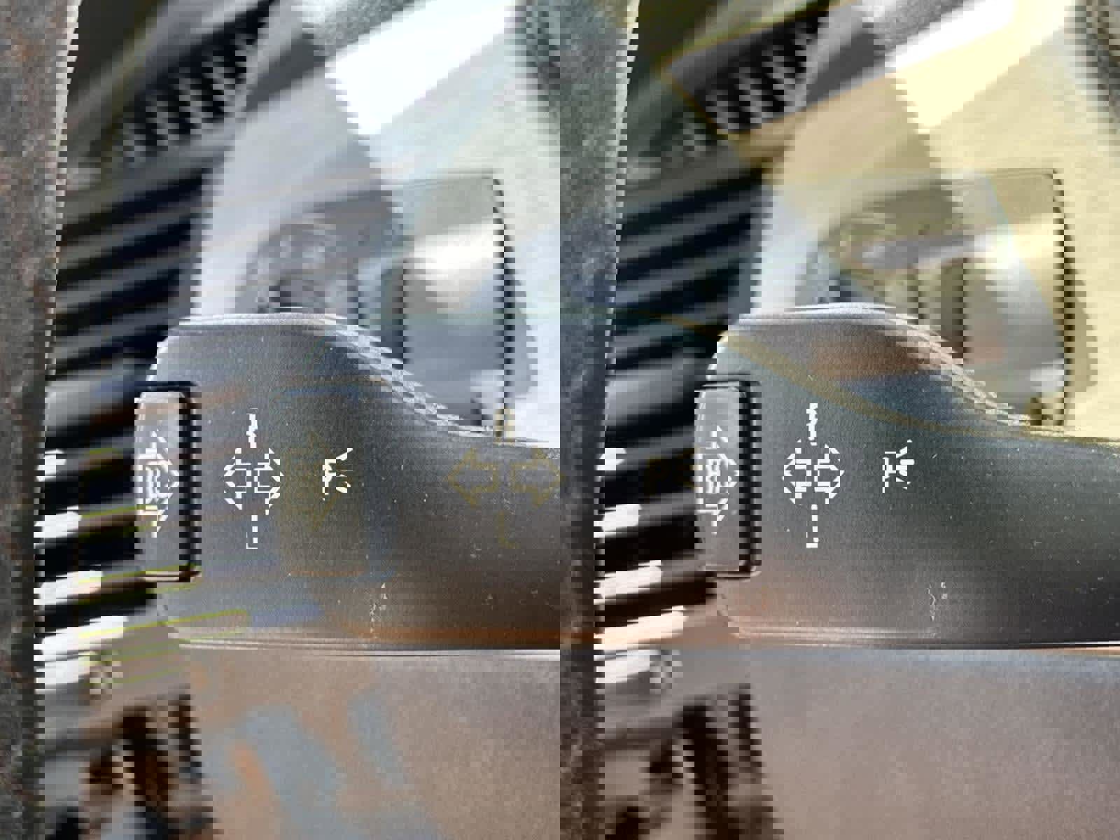 Used 2004 BMW Z4 2.5i image 20