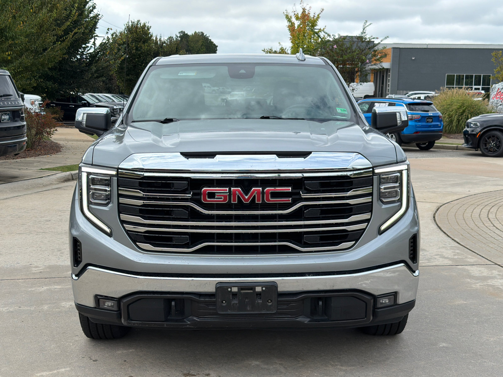 Used 2025 GMC Sierra 1500 SLT AWD/4WD image 3
