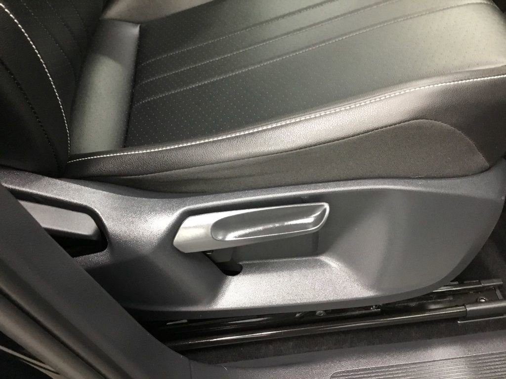 Used 2022 Volkswagen Tiguan SE AWD/4WD image 46
