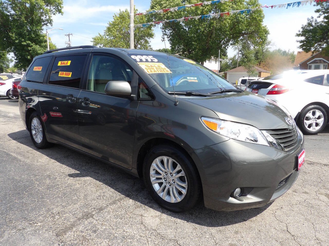 Used 2012 Toyota Sienna XLE FWD image 3