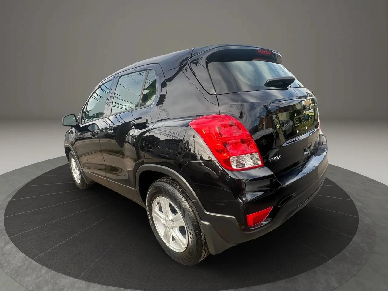 Used 2020 Chevrolet Trax LS w/ LPO, Protection Package FWD image 7
