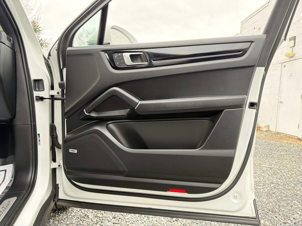 Used 2023 Porsche Cayenne Platinum Edition image 14
