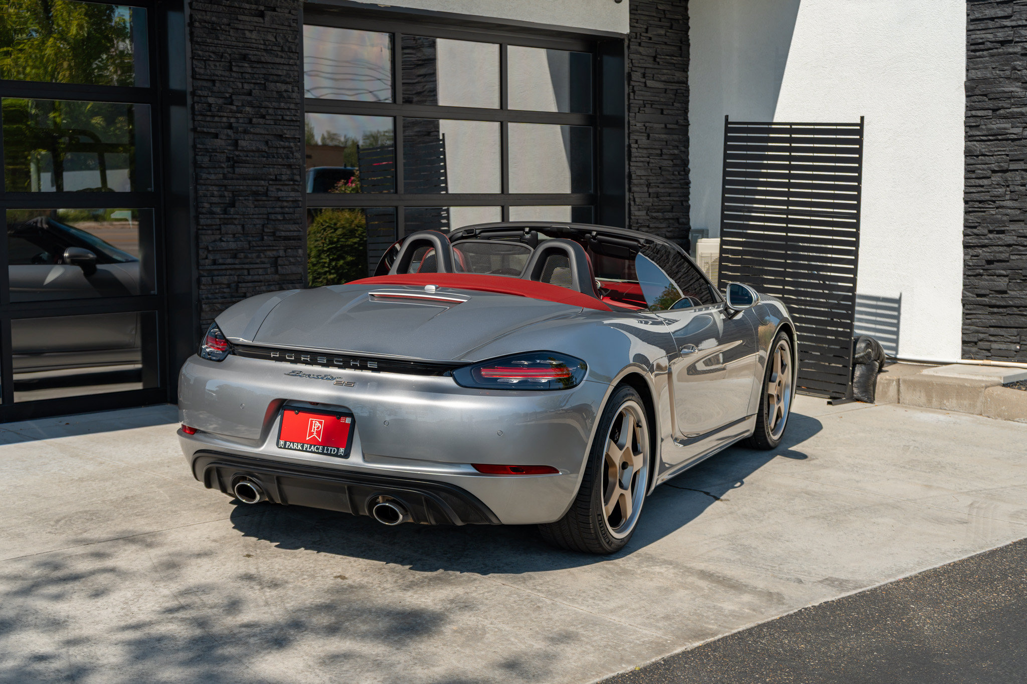 Used 2021 Porsche 718 Boxster RWD image 12