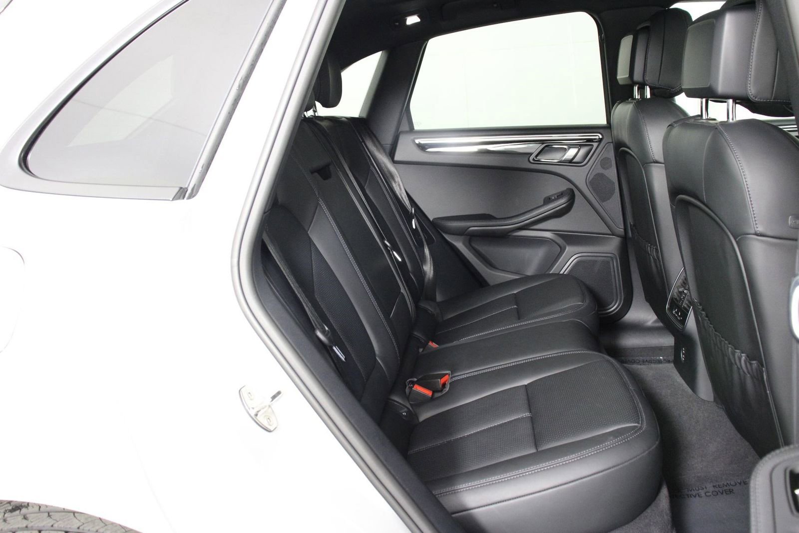 Certified 2025 Porsche Macan image 32