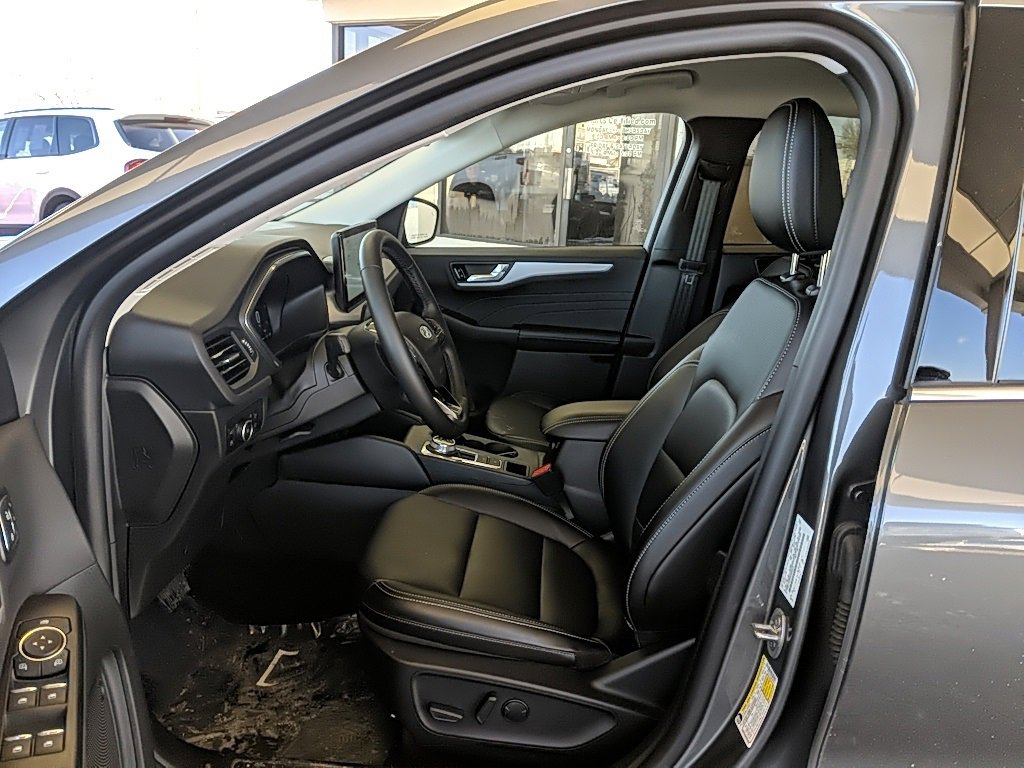 Used 2025 Ford Escape Platinum image 12