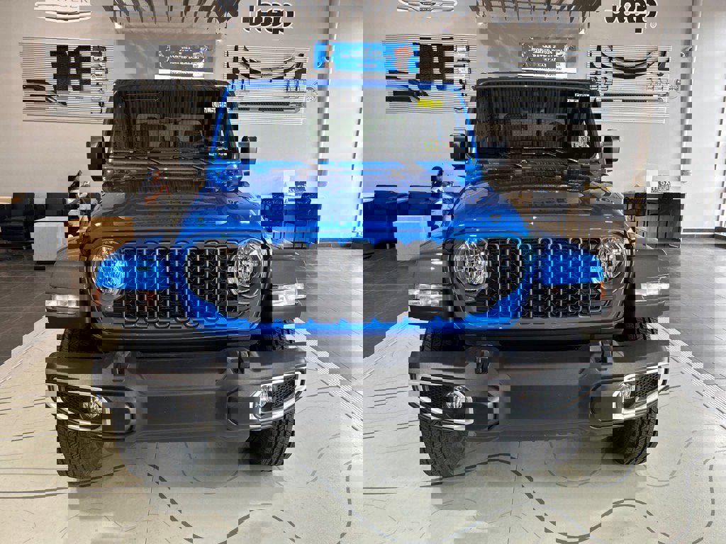 New 2025 Jeep Gladiator Sport image 4