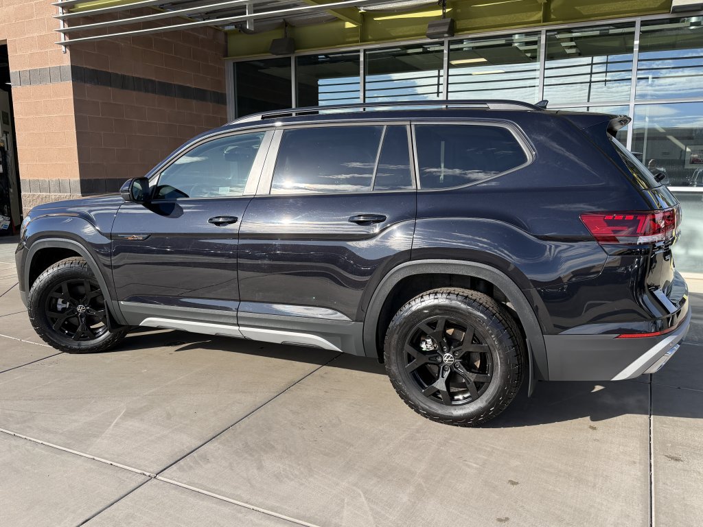 Used 2024 Volkswagen Atlas Peak Edition SE AWD/4WD image 5