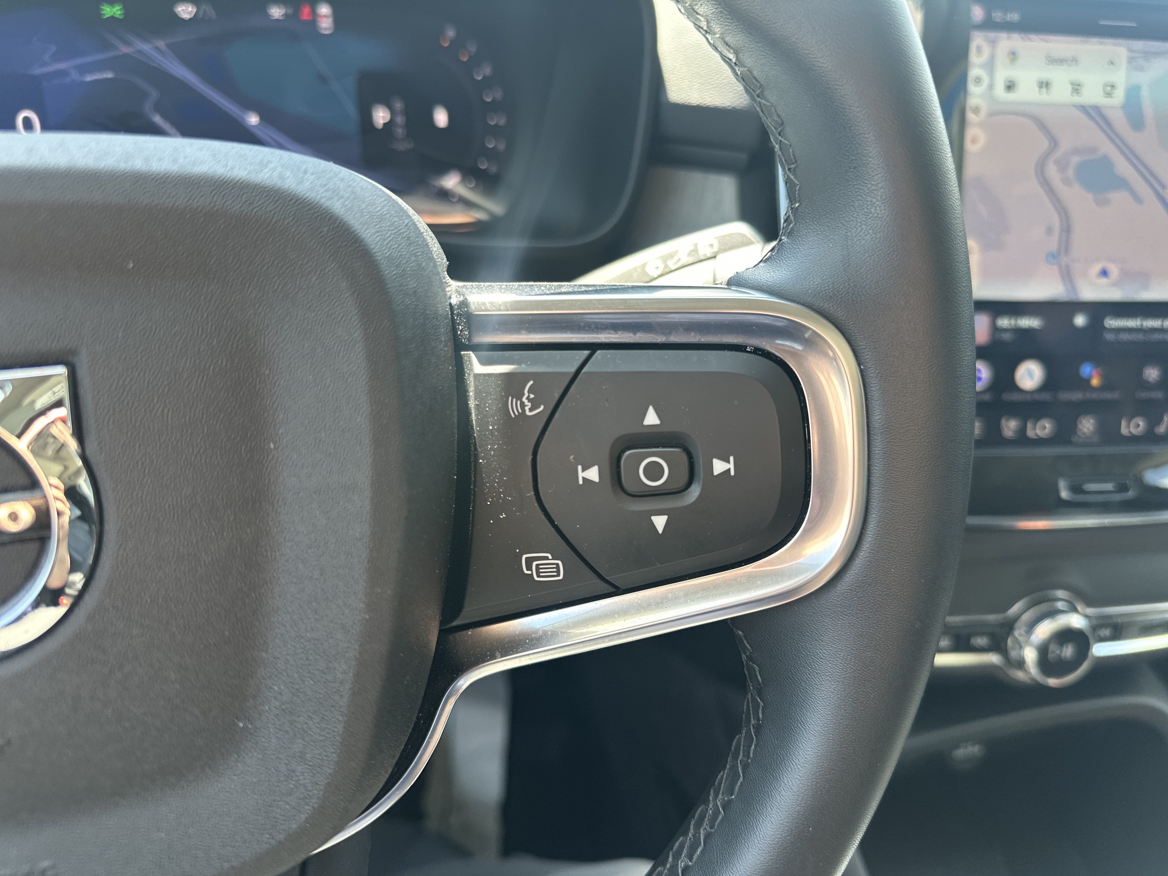 Used 2026 Volvo XC40 B5 Plus AWD/4WD image 21