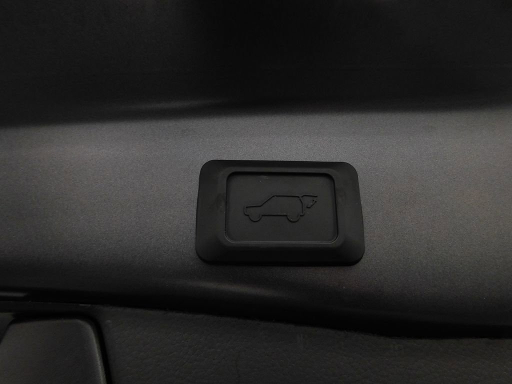 Used 2023 Toyota RAV4 XLE Premium image 10