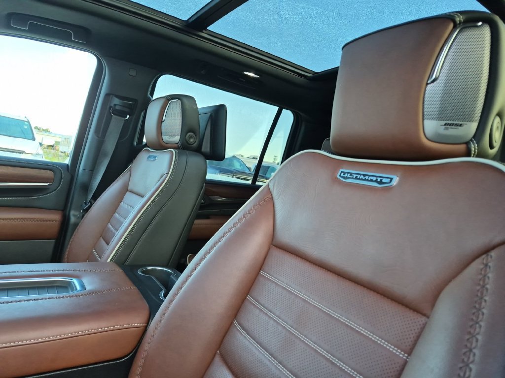 Used 2024 GMC Yukon XL Denali Ultimate AWD/4WD image 13