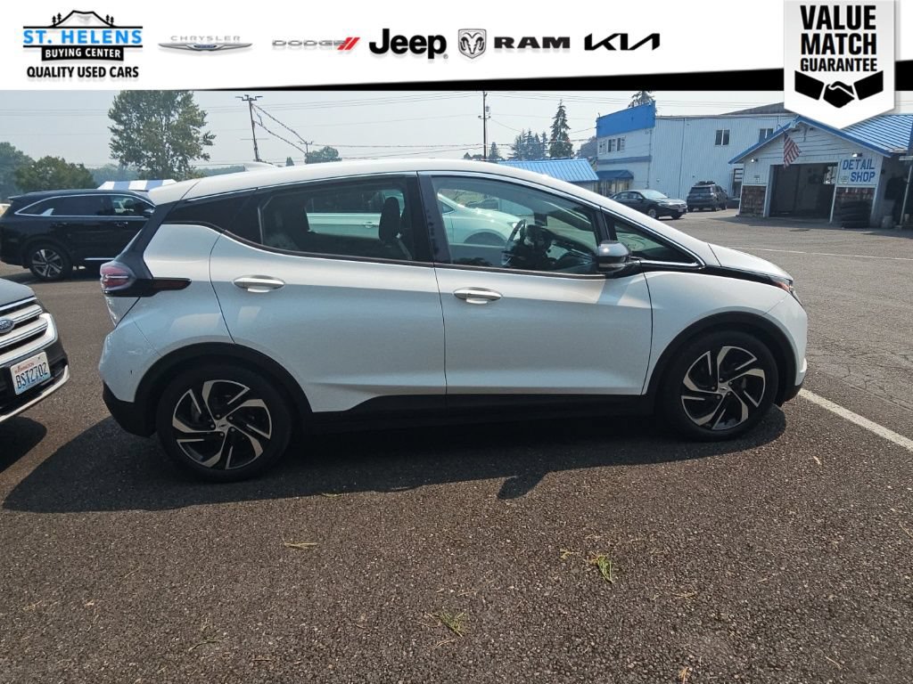Used 2022 Chevrolet Bolt LT w/ Infotainment Package FWD image 8