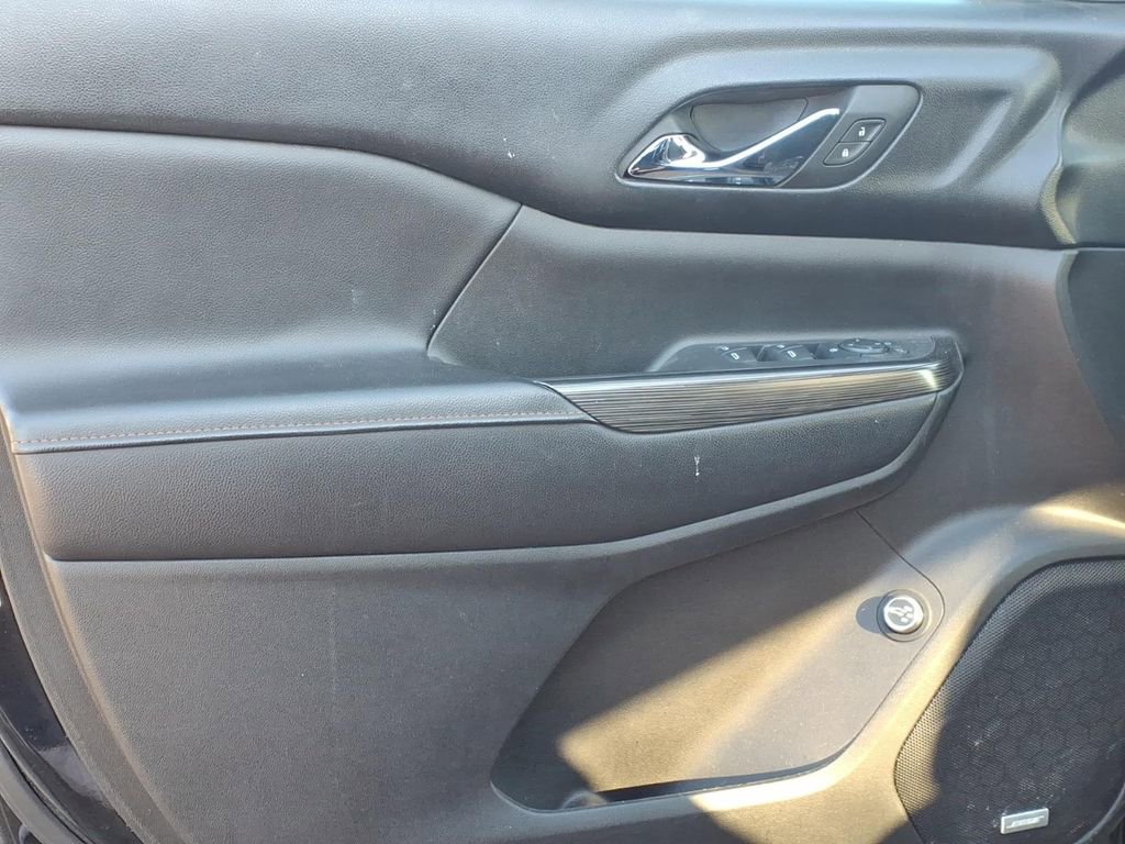 Used 2018 GMC Acadia SLE w/ Driver Alert Package I image 9