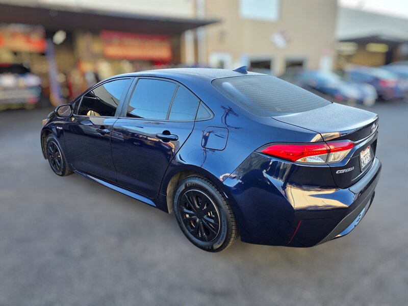 Used 2021 Toyota Corolla LE w/ Carpet Mat Package (TMS) FWD image 3