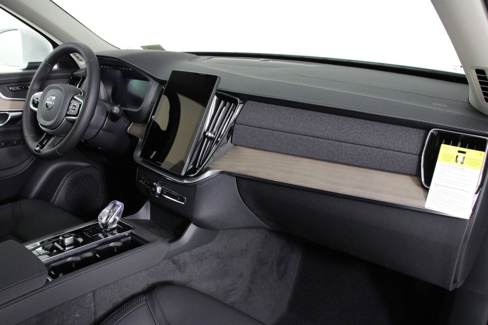 New 2025 Volvo XC90 B6 Plus image 9