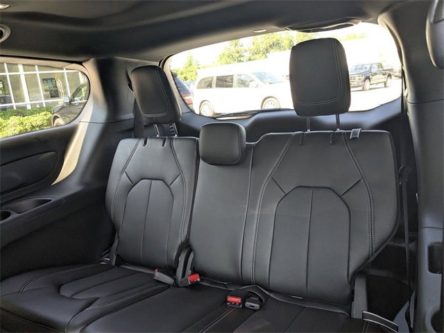 New 2025 Chrysler Pacifica Select image 25