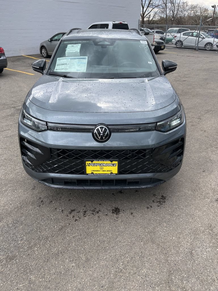 New 2026 Volkswagen Tiguan SE R-Line AWD/4WD image 2