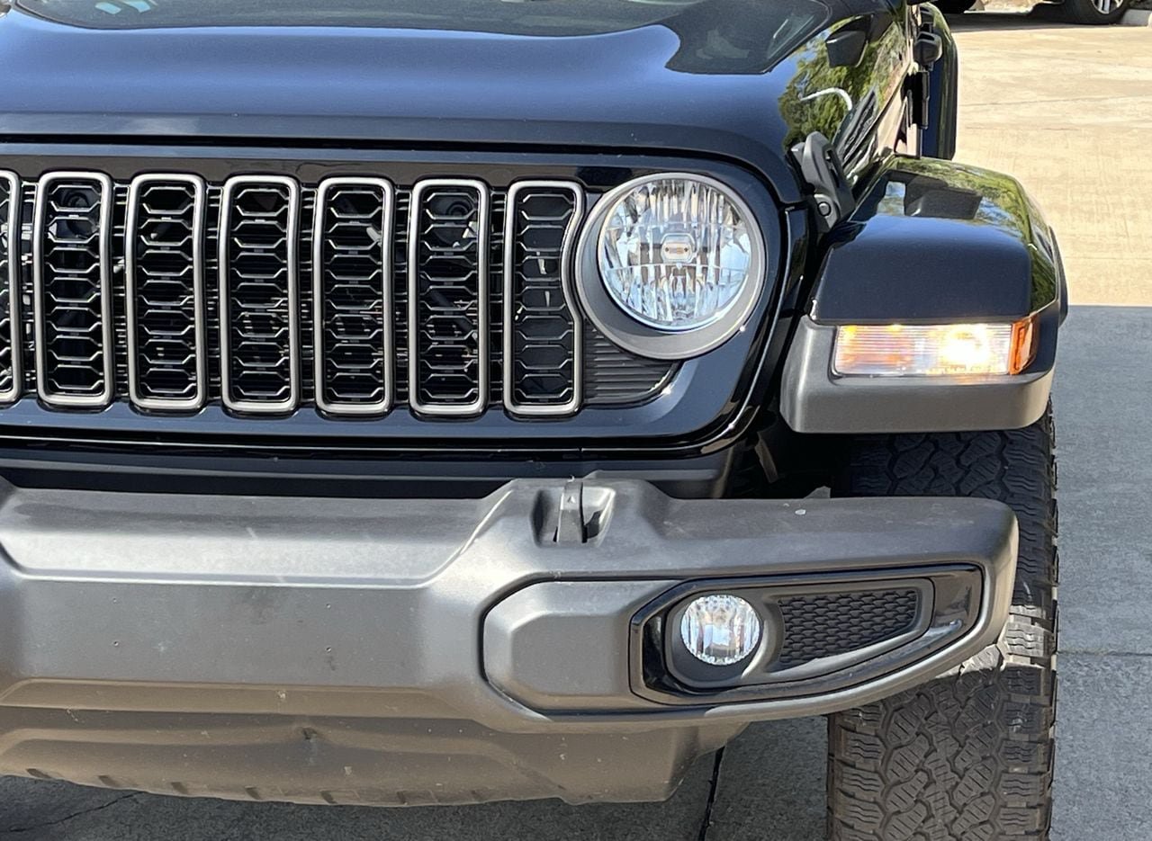 Used 2024 Jeep Gladiator Sport AWD/4WD image 8