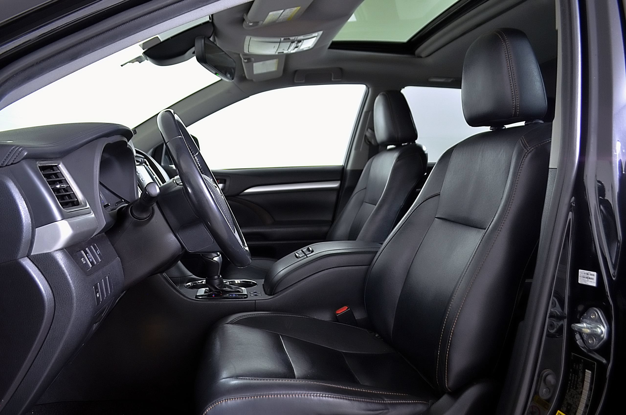 Used 2019 Toyota Highlander XLE AWD/4WD image 15