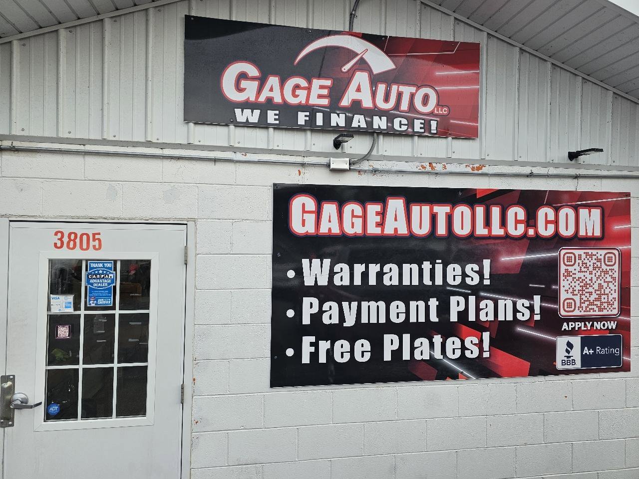 Used 2011 Chevrolet Avalanche LTZ AWD/4WD image 16