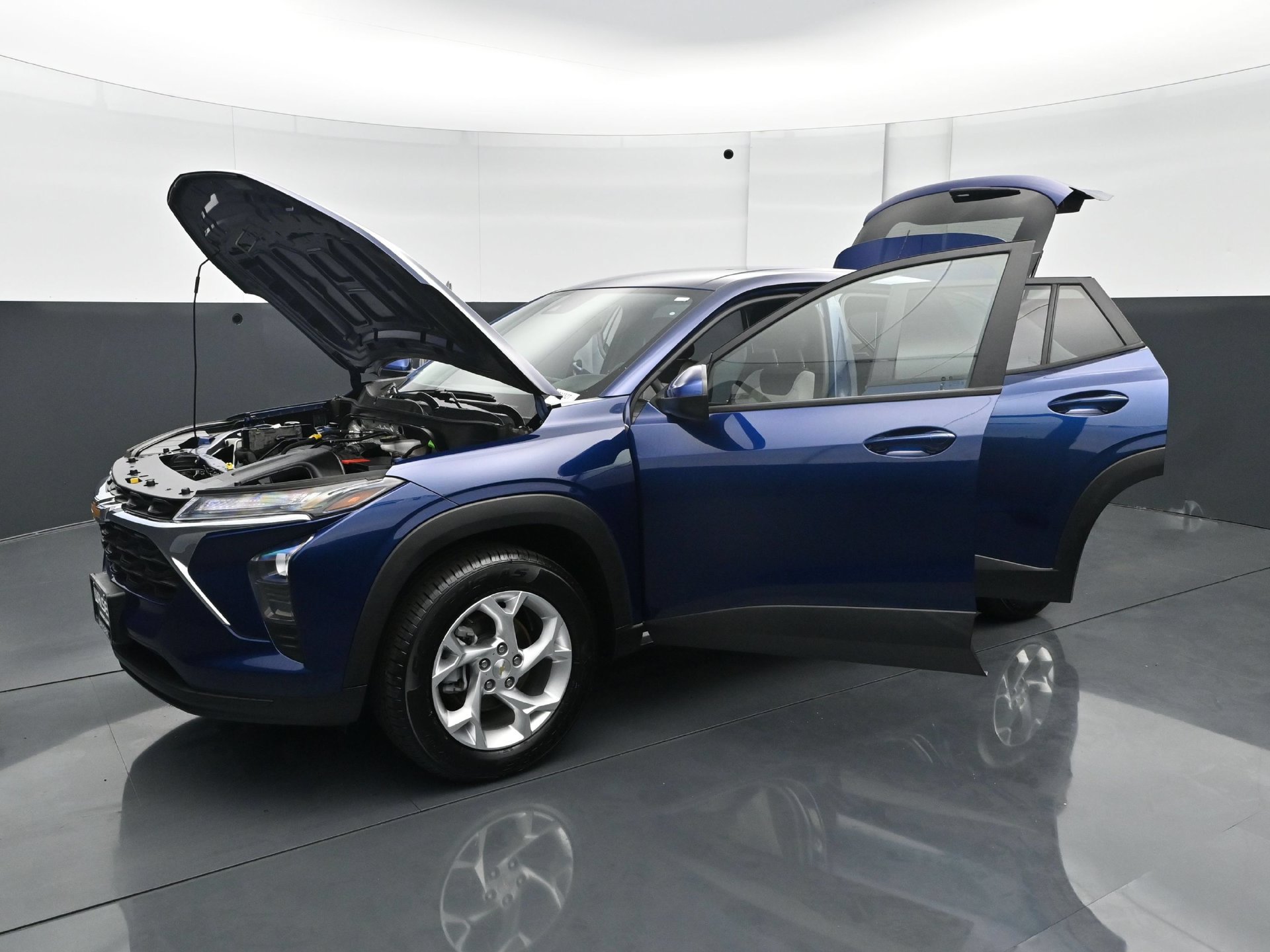 Used 2024 Chevrolet Trax LS w/ LS Convenience Package FWD image 27