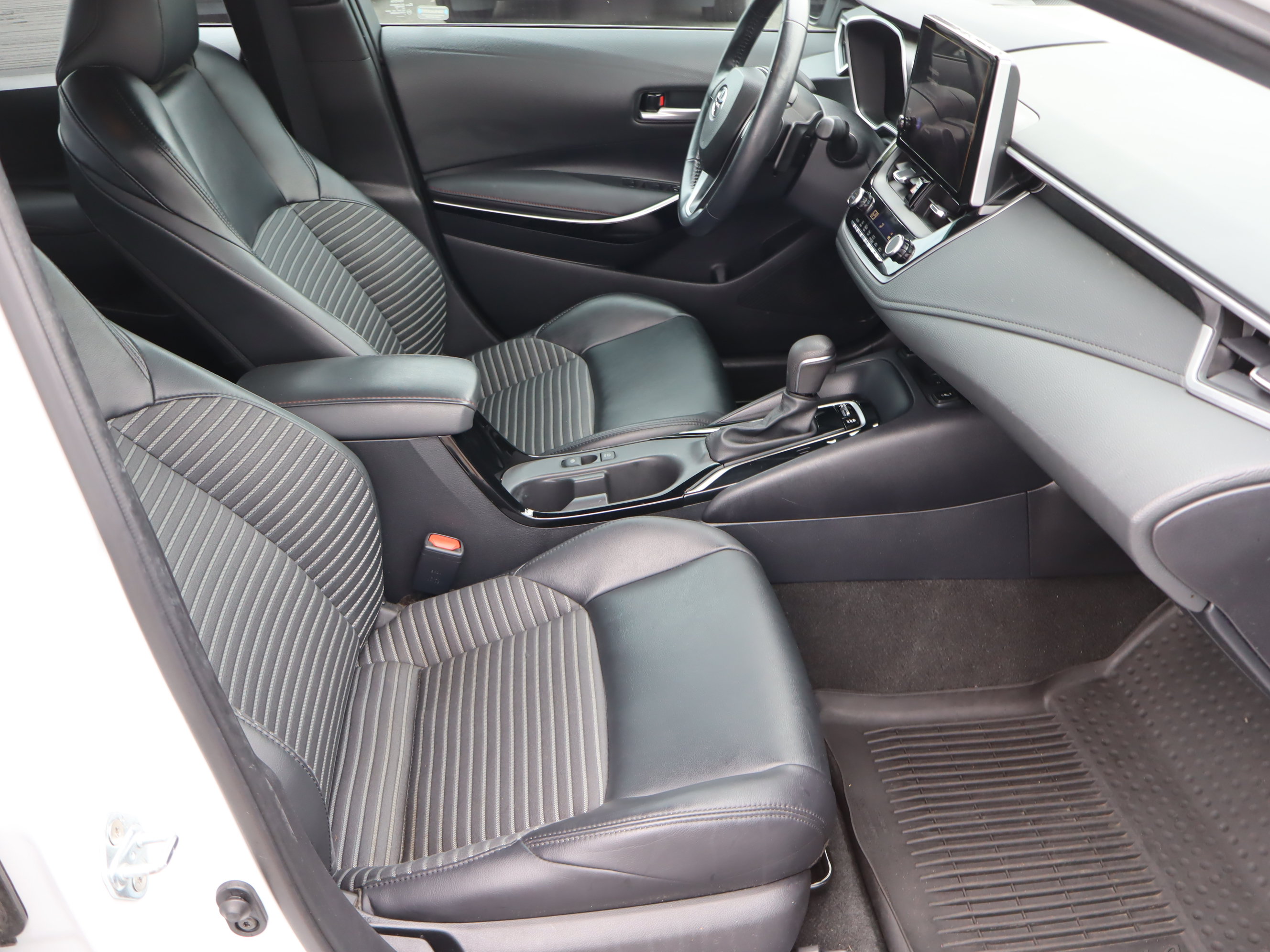 Used 2023 Toyota Corolla XSE FWD image 38