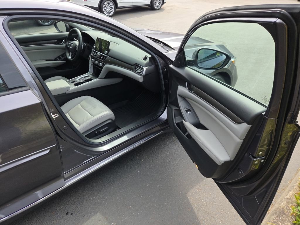 Used 2019 Honda Accord Touring image 19
