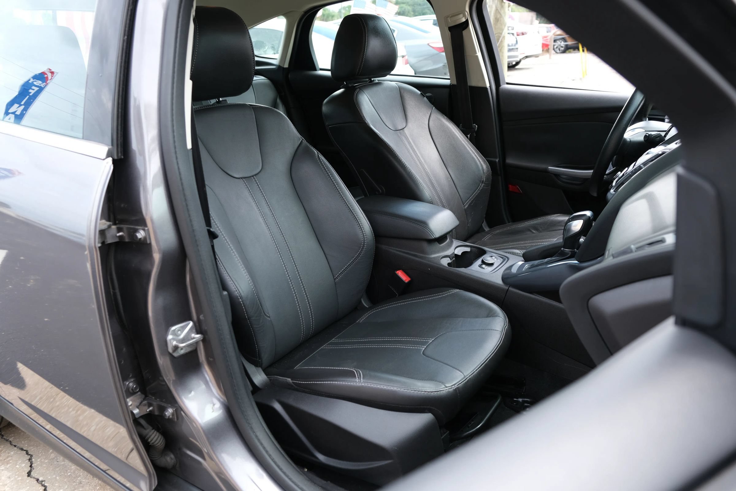 Used 2014 Ford Focus Titanium FWD image 11
